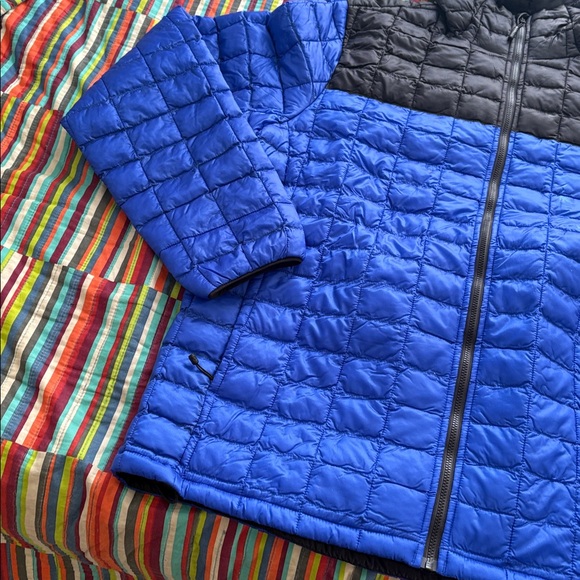 S Sale 1/2 priceThe North Face Hooded Jacket thermo ball size large new - Picture 3 of 15